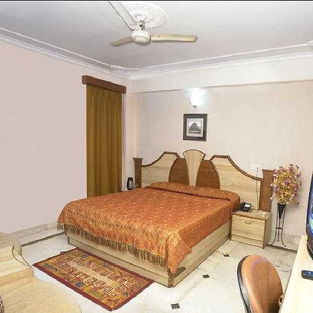 Hotel Welcome Palace Delhi  Bagian luar foto