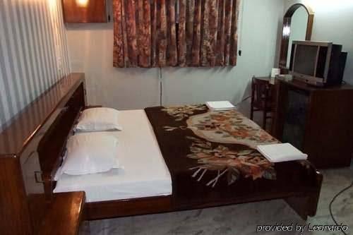 Hotel Welcome Palace Delhi  Bagian luar foto